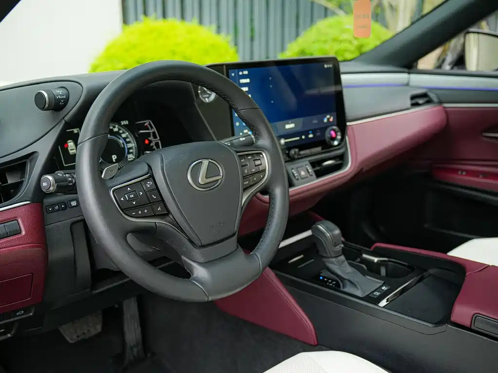 Lexus ES 2025 300h Premium
