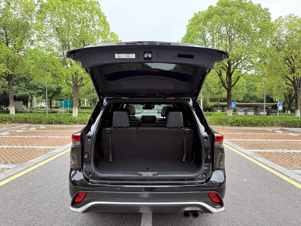 Toyota Crown Kluger — миниатюра 17