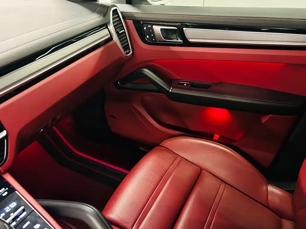 Porsche Cayenne — миниатюра 15