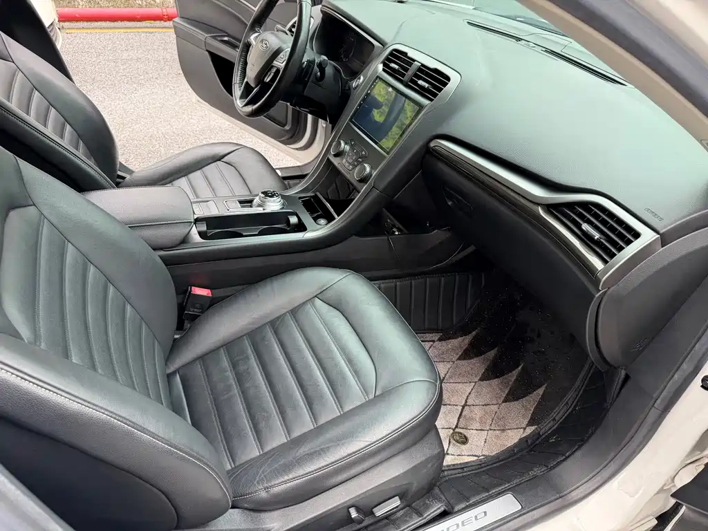 Ford Mondeo — миниатюра 9