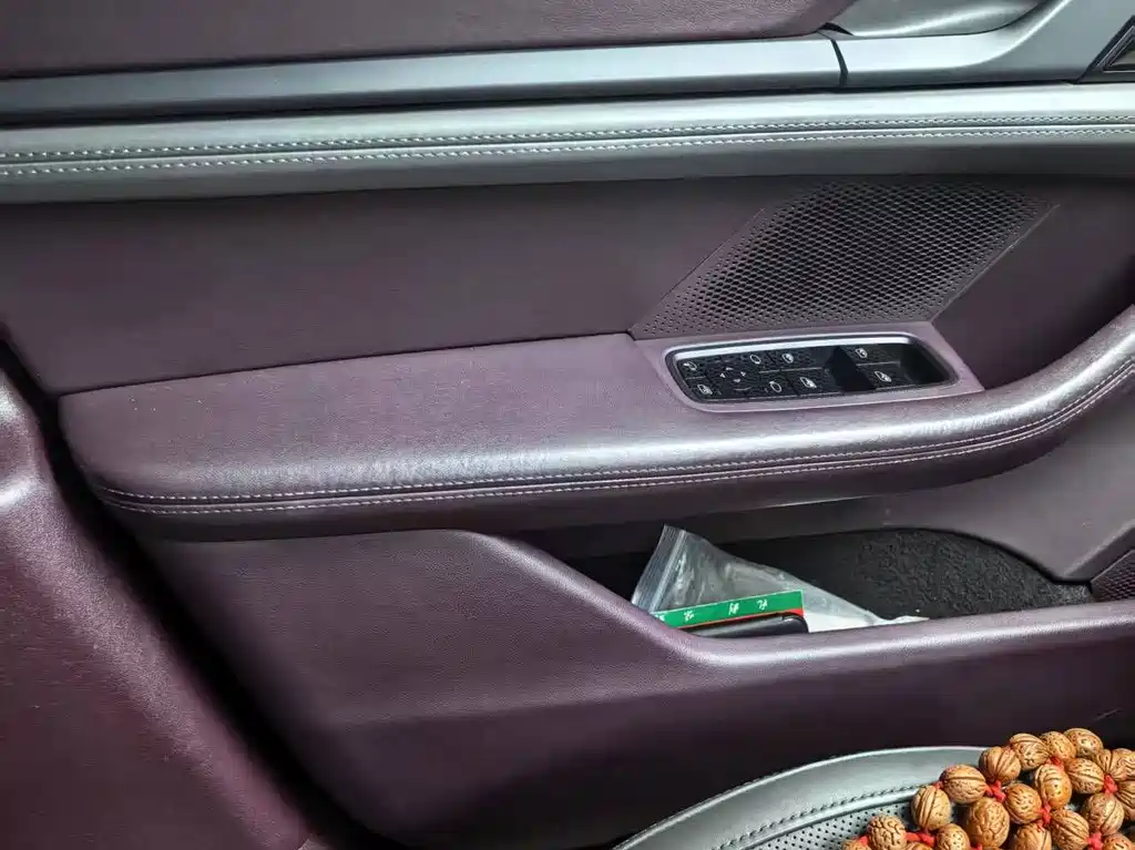 Porsche Taycan — миниатюра 10