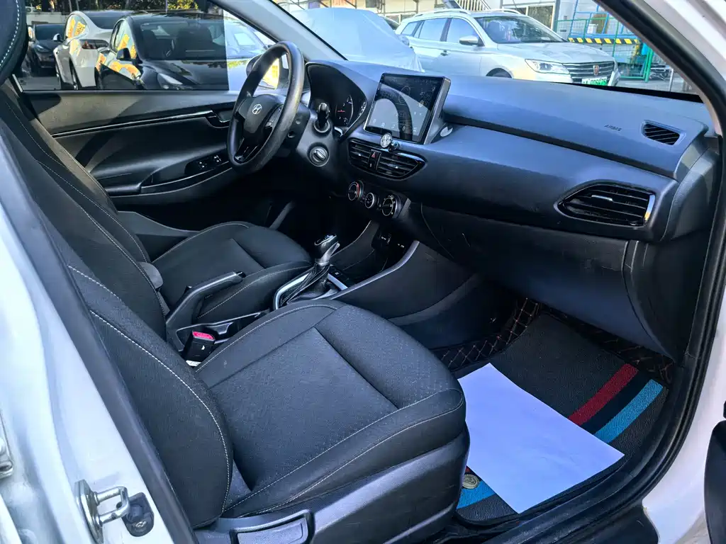 Hyundai Elantra — миниатюра 16