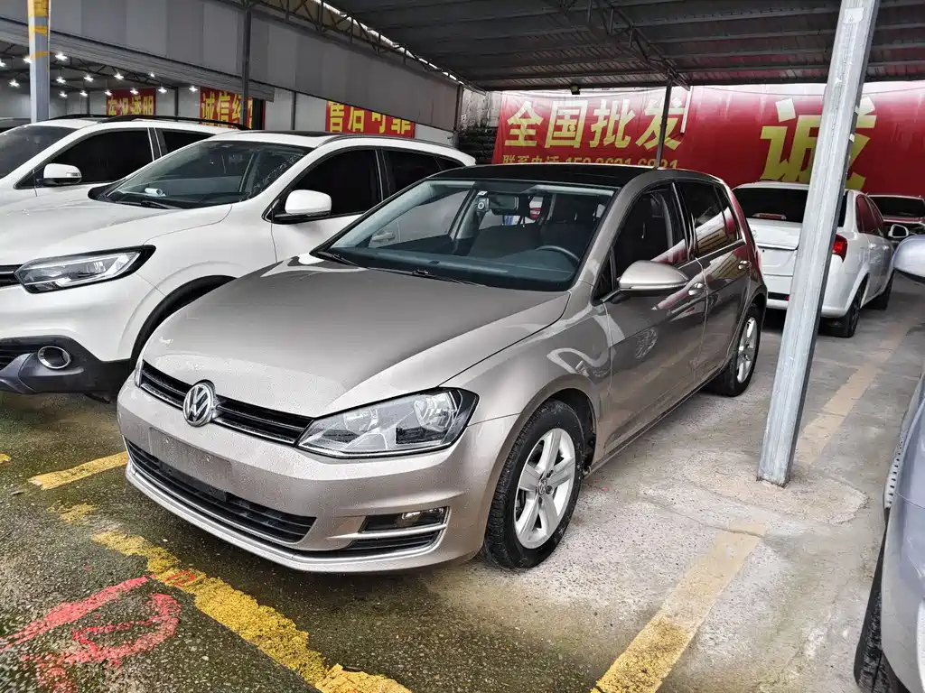 VOLKSWAGEN GOLF
