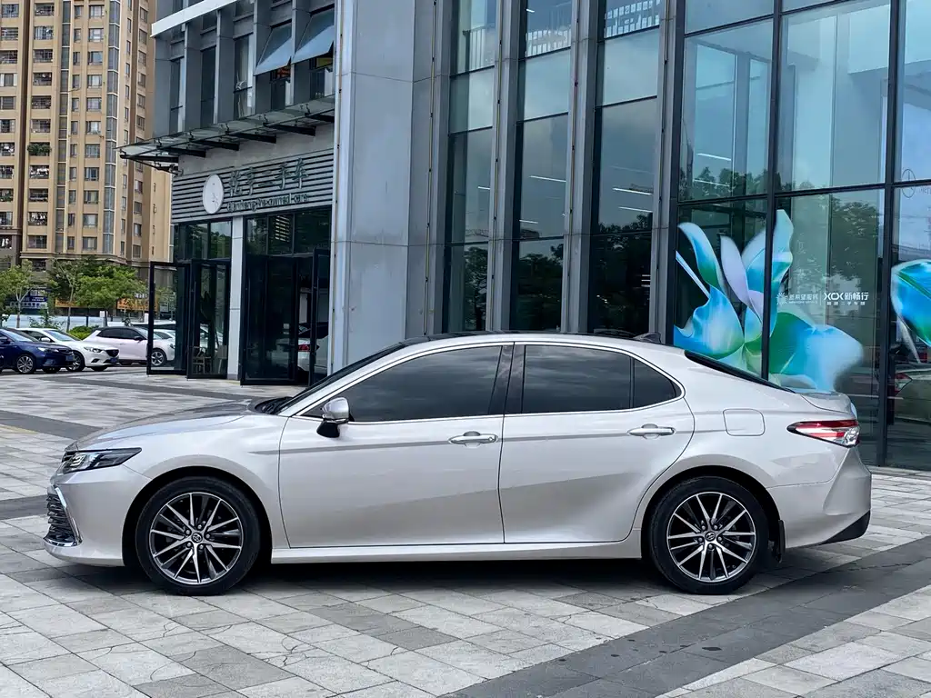 Toyota Camry — миниатюра 3