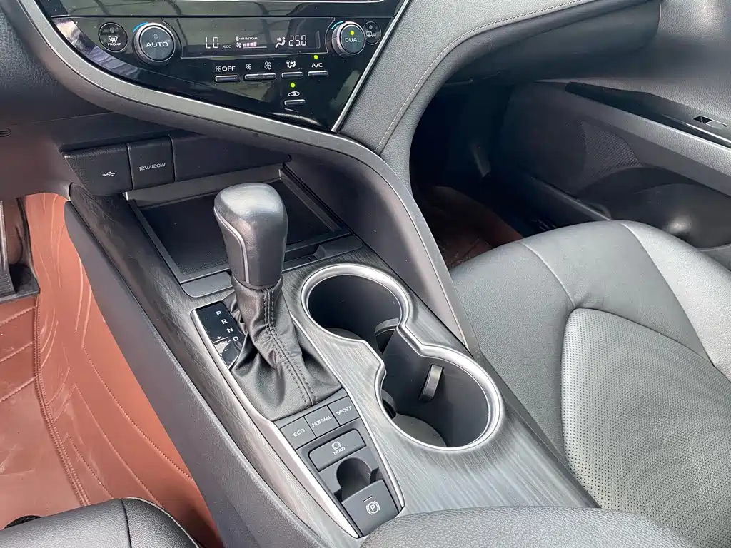 Toyota Camry — миниатюра 14