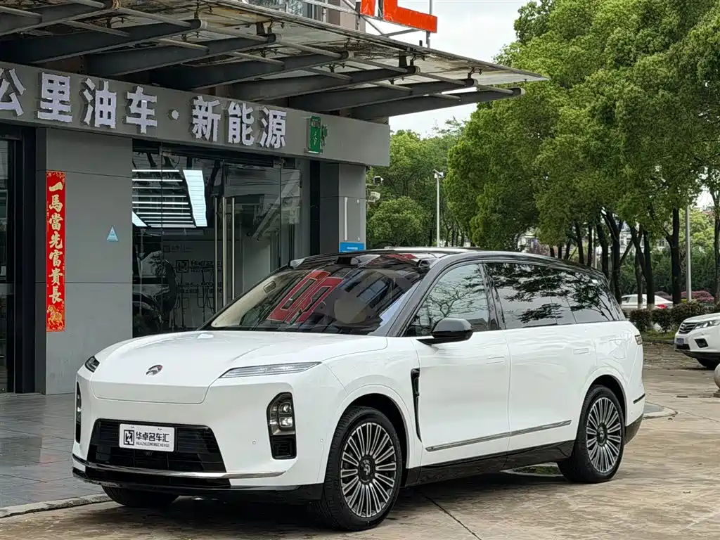 Nio ES8 2025