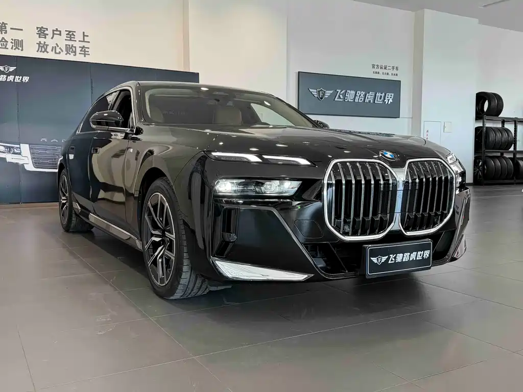 BMW 7 Series — миниатюра 3