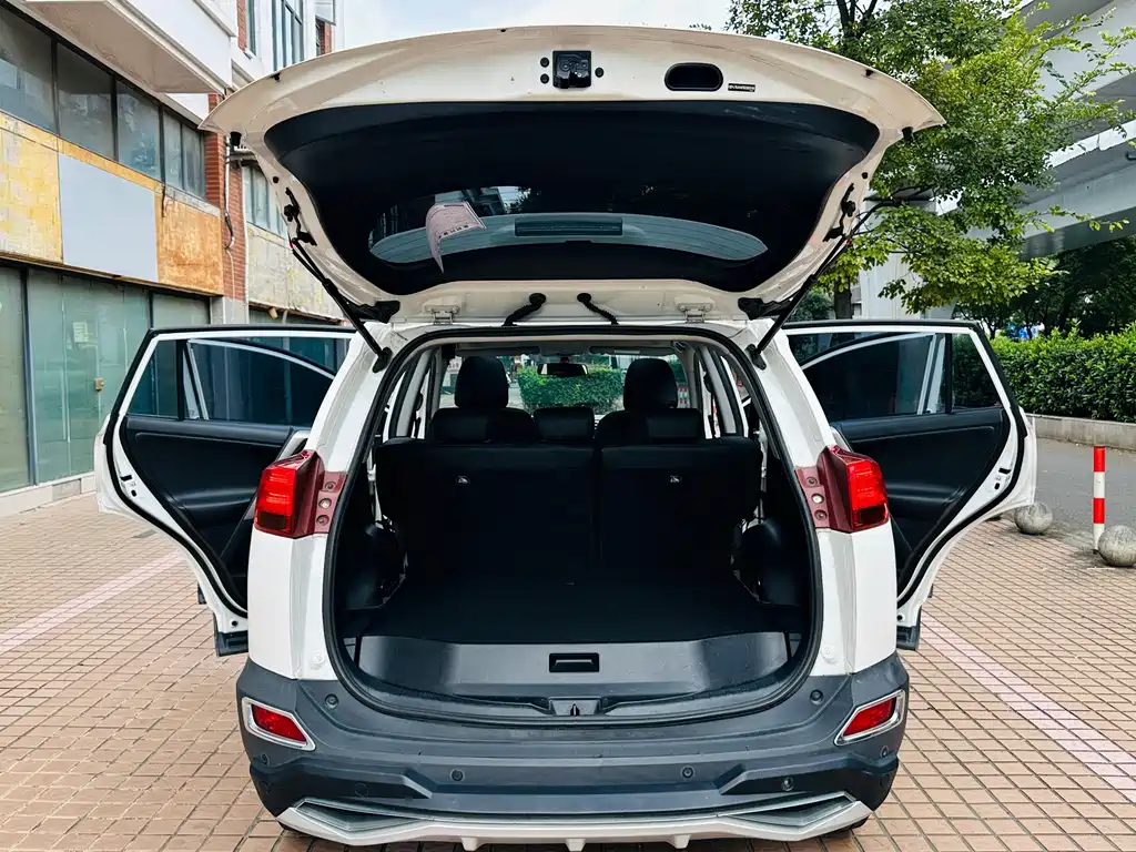 Toyota RAV4 — миниатюра 19