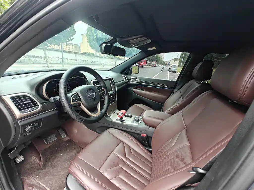 Jeep Grand Cherokee (Import) — миниатюра 10