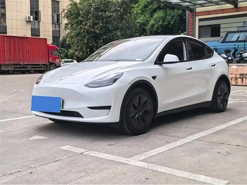 Tesla Model Y 2025