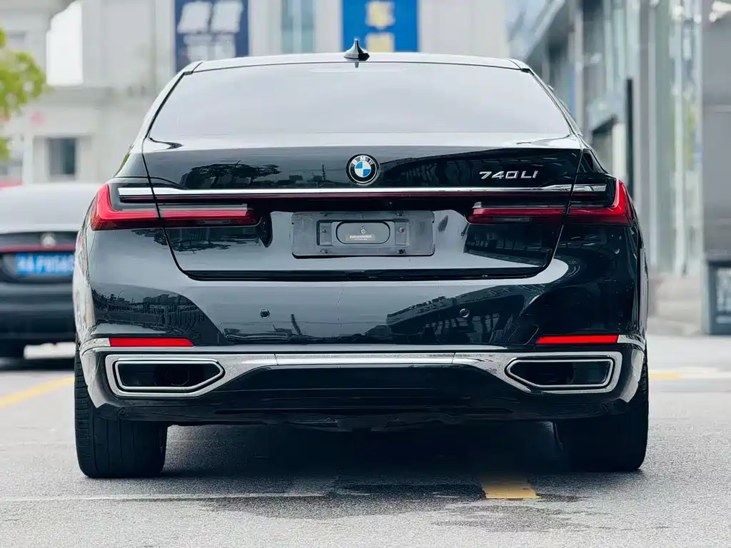 BMW 7 SERIES