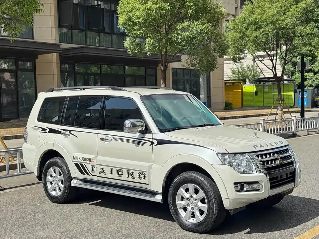 Mitsubishi Pajero (Import) — миниатюра 3