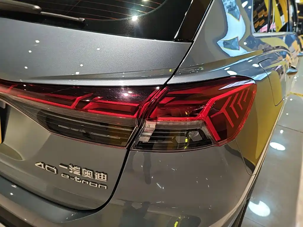 Audi Q4 e-tron — миниатюра 8