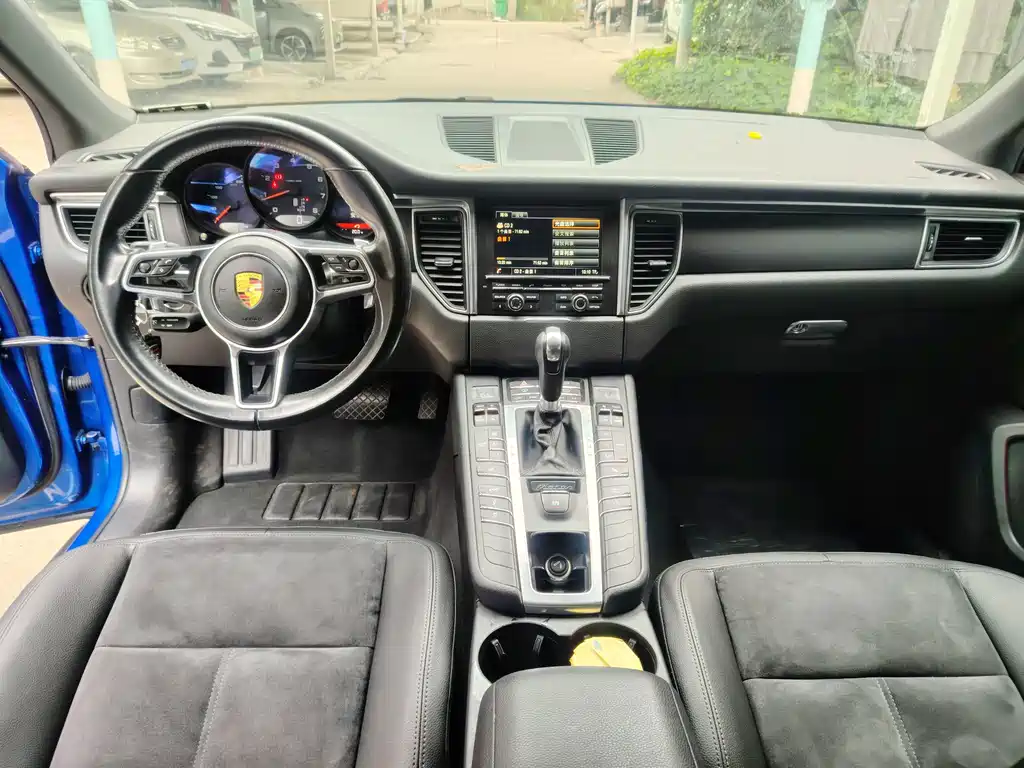Porsche Macan — миниатюра 10