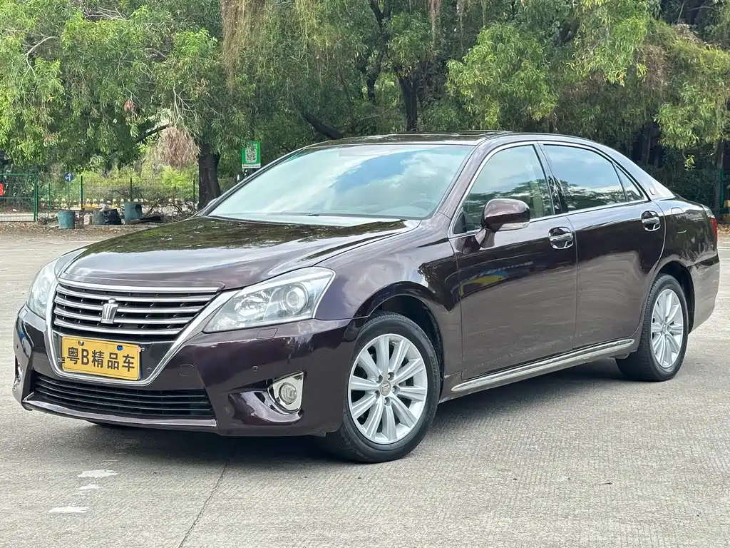 Toyota Crown 2014
