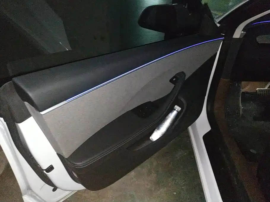 Tesla Model 3 — миниатюра 7