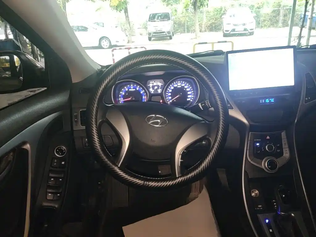 Hyundai Elantra Langdong — миниатюра 11