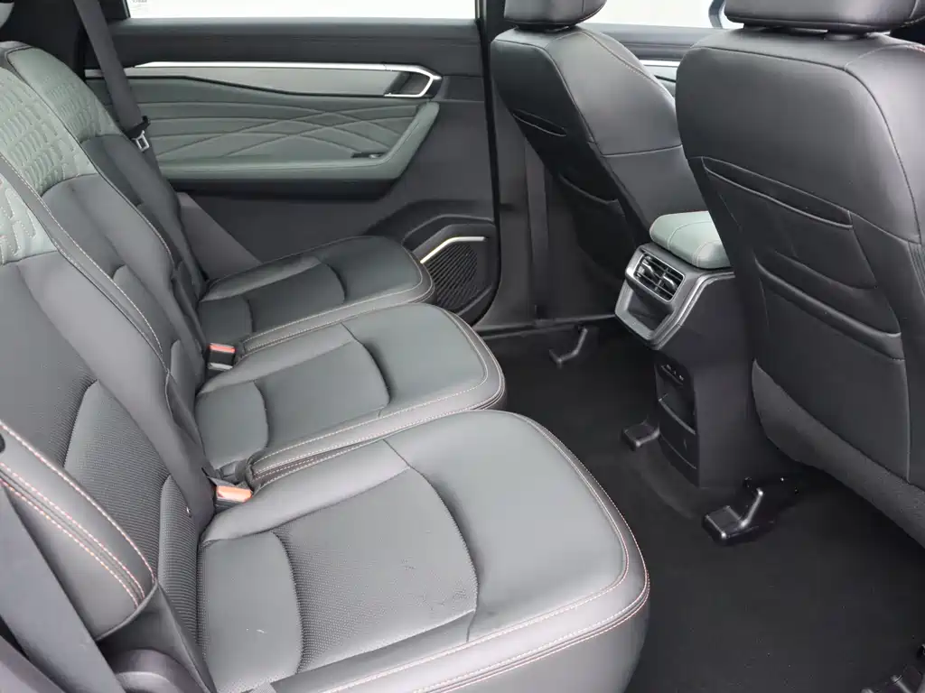 Geely Haoyue L — миниатюра 12