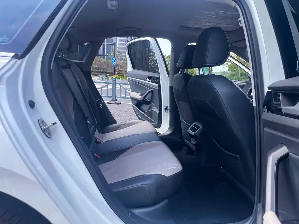 Volkswagen Lavida — миниатюра 9
