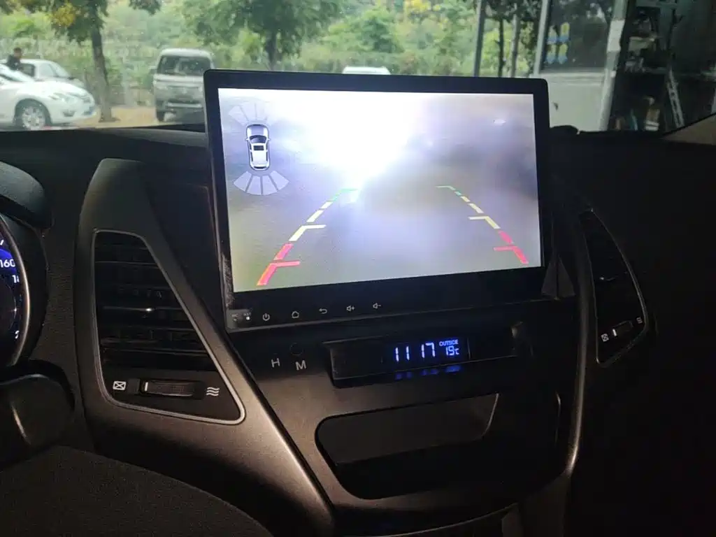 Hyundai Elantra Langdong — миниатюра 13