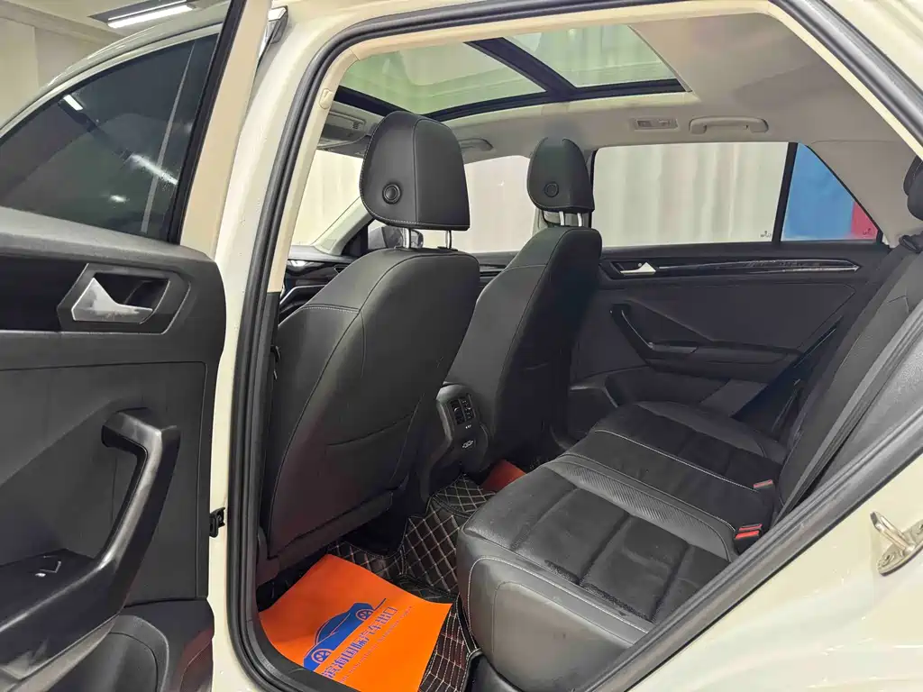 Volkswagen T-Roc 2022 280TSI DSG PLUS