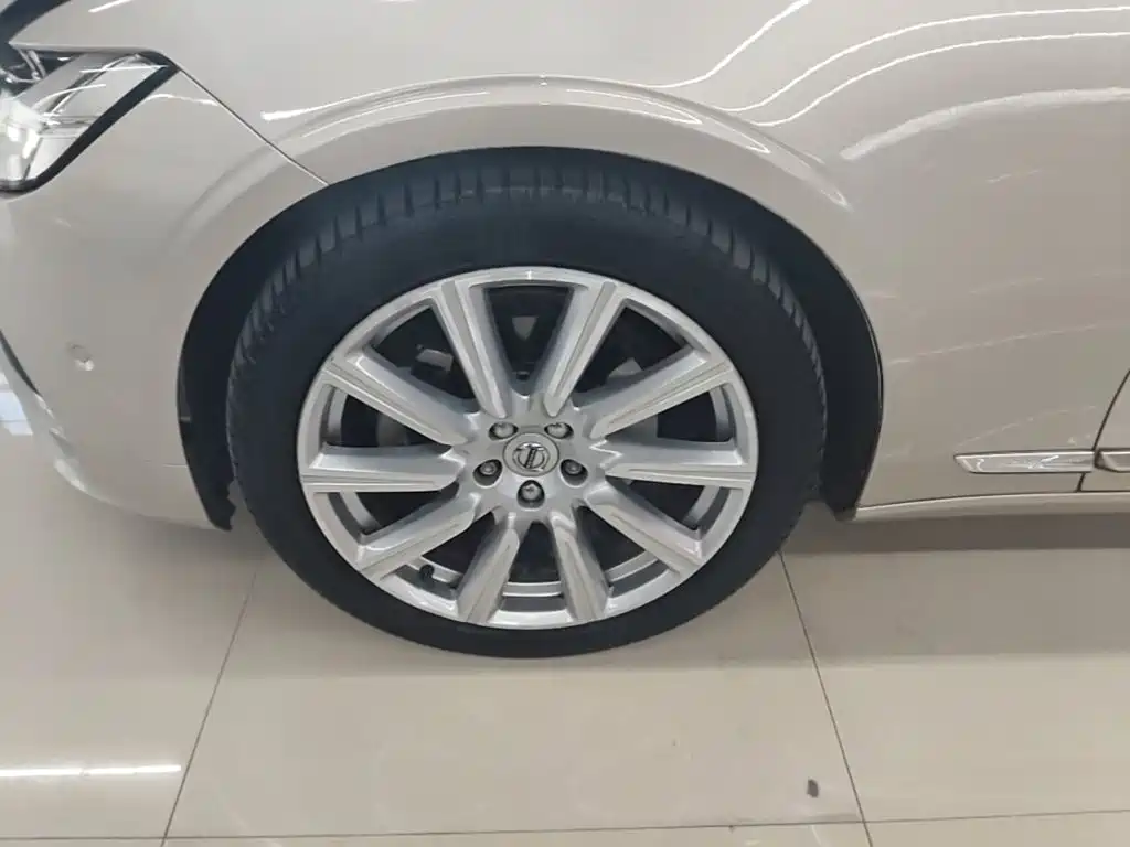 Volvo S90 — миниатюра 23