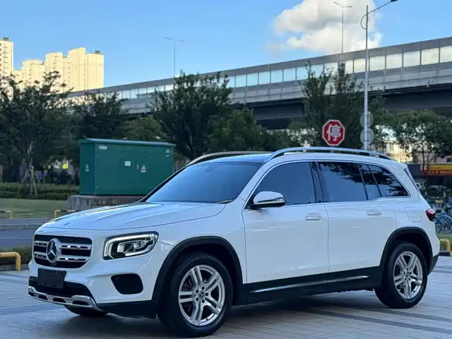 MERCEDES-BENZ GLB