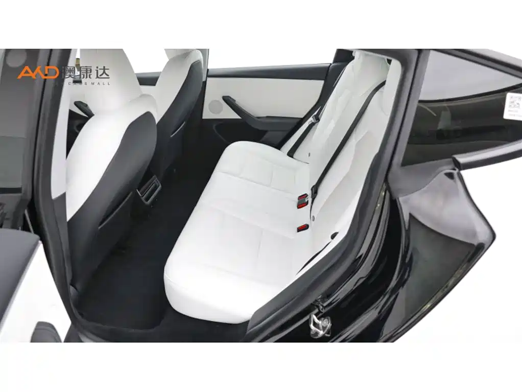 Tesla Model 3 — миниатюра 7