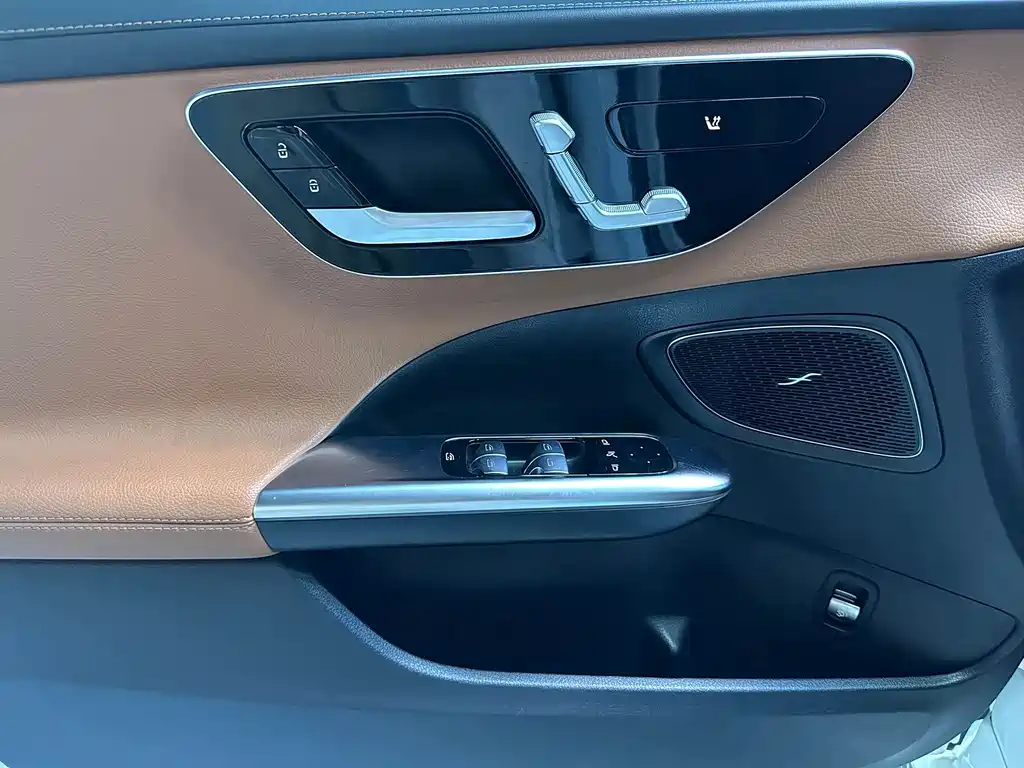 Mercedes-Benz C-Class — миниатюра 7