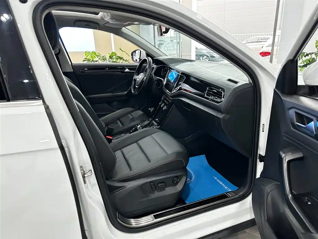 Volkswagen T-Roc — миниатюра 29