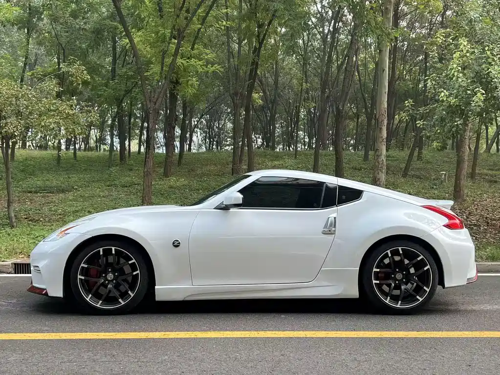 NISSAN 370Z