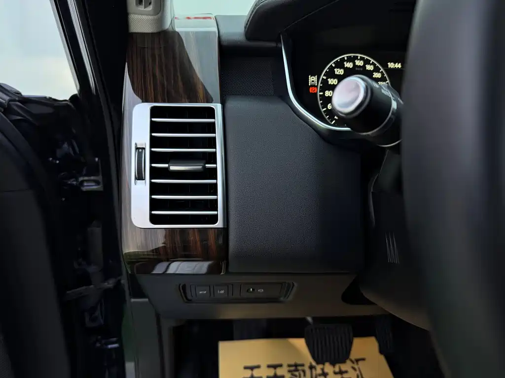 Land Rover Range Rover — миниатюра 17