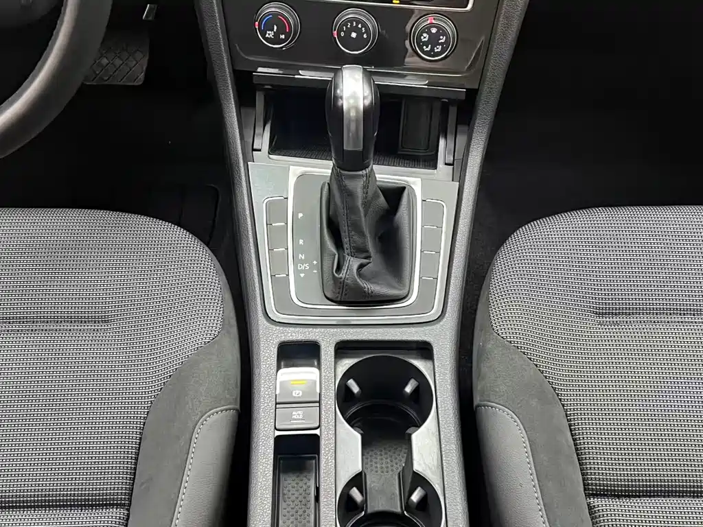 Volkswagen Golf — миниатюра 14