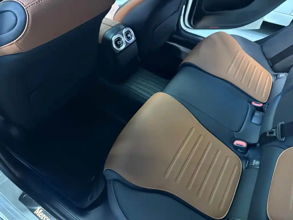 Mercedes-Benz C-Class — миниатюра 11