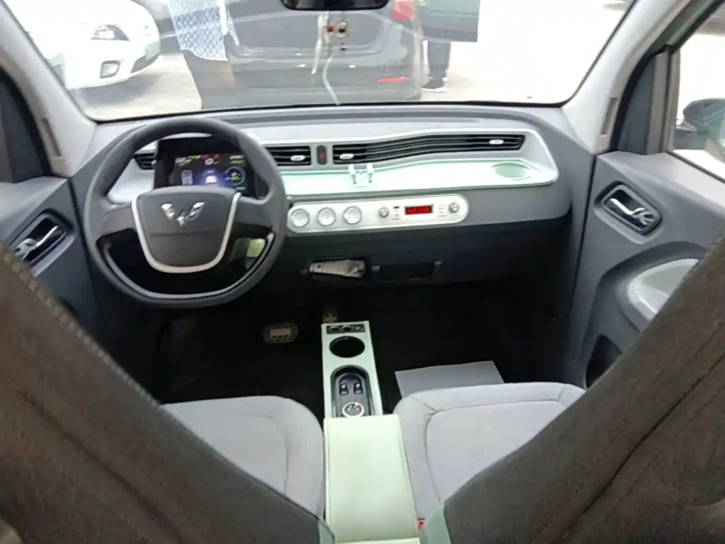 Wuling MINIEV — миниатюра 10