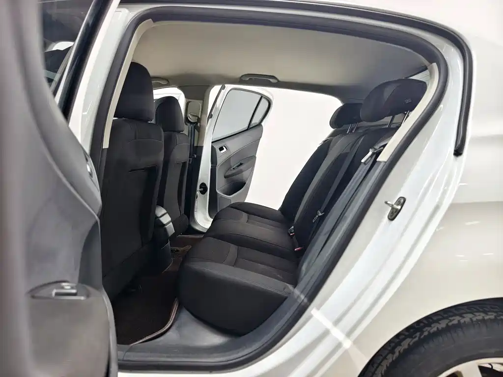 Peugeot 308 — миниатюра 11