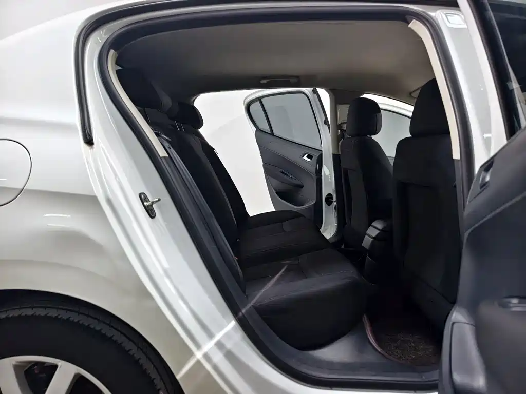 Peugeot 308 — миниатюра 15