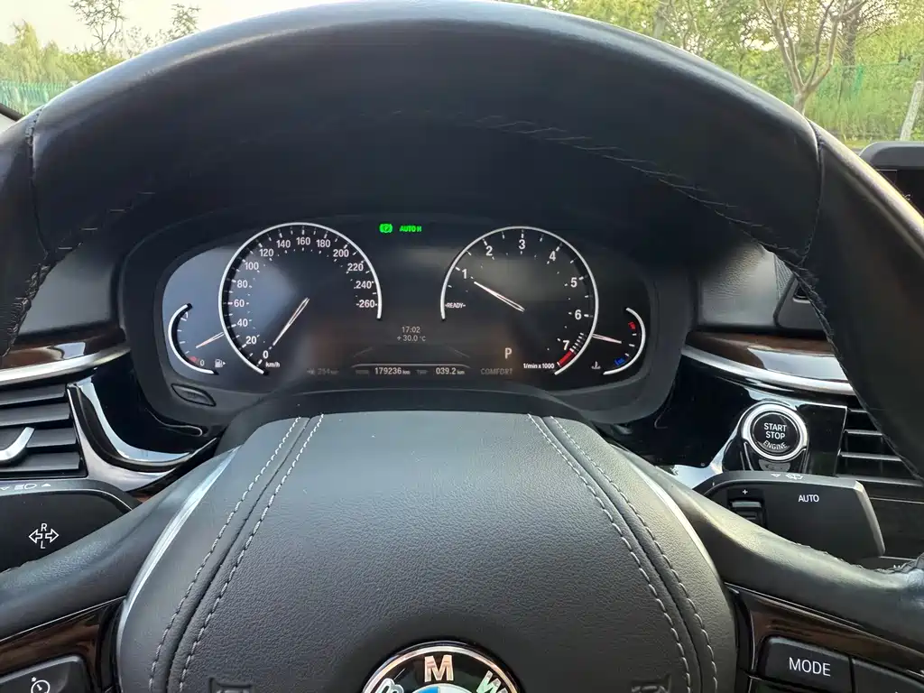 BMW 5 Series — миниатюра 11