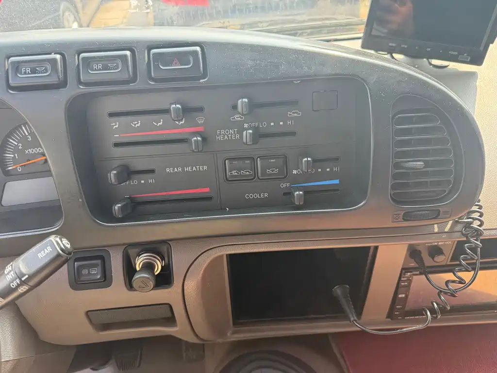 Toyota Coaster — миниатюра 10