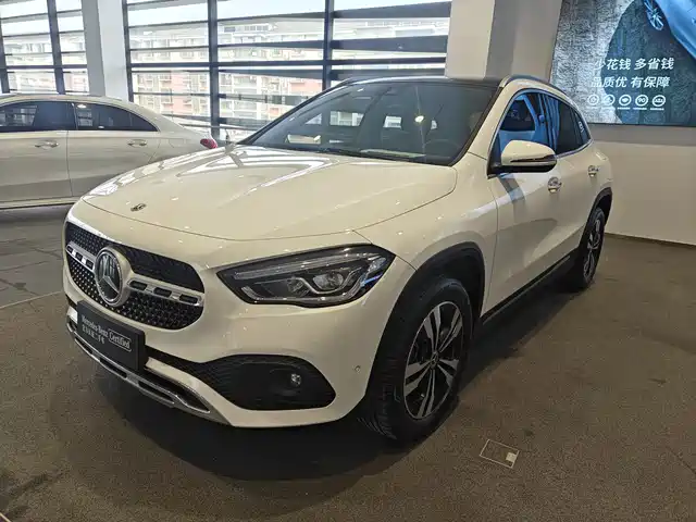 MERCEDES-BENZ GLA