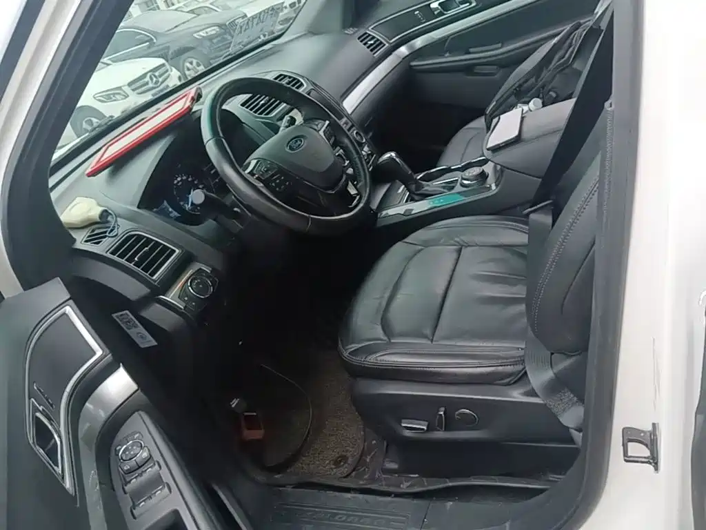 Ford Explorer (Import) — миниатюра 15