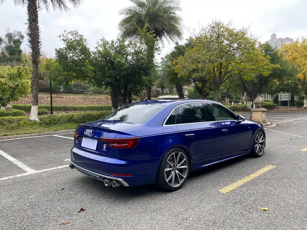 AUDI A4L