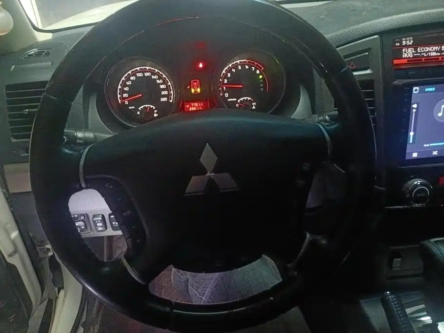 Mitsubishi Pajero (Import) — миниатюра 15