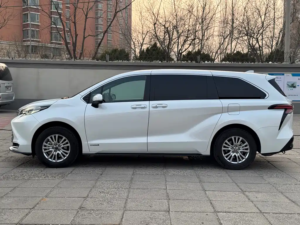 TOYOTA SIENNA