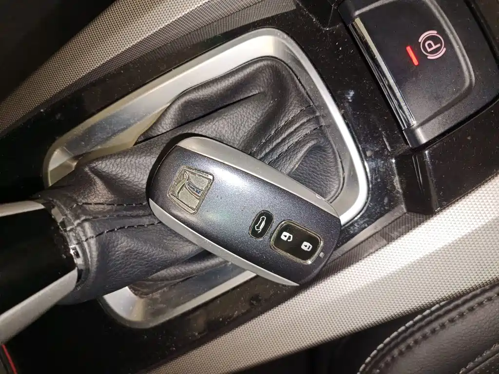 Luxgen U6 — миниатюра 9