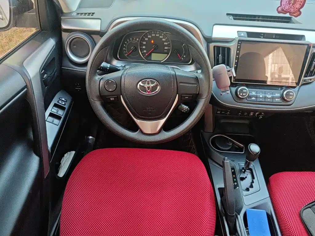 Toyota RAV4 — миниатюра 6