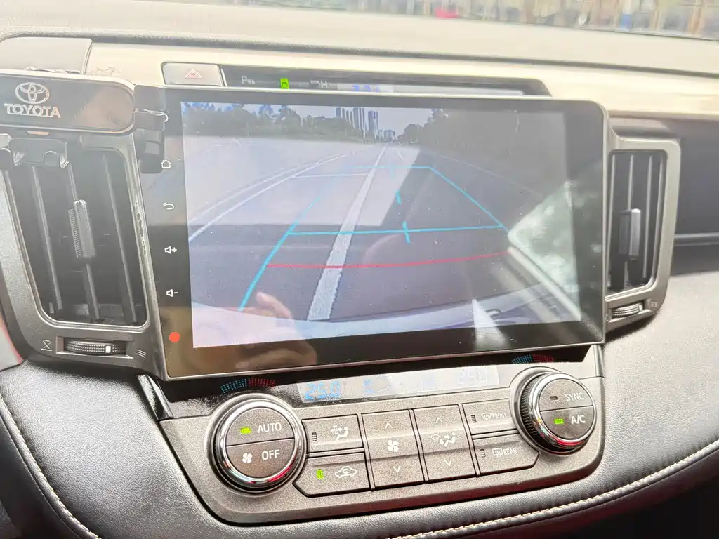 Toyota RAV4 — миниатюра 15