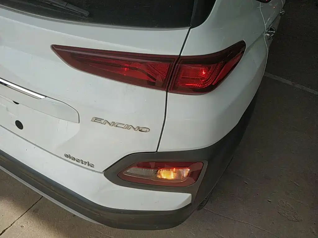 Hyundai Kona Electric — миниатюра 8