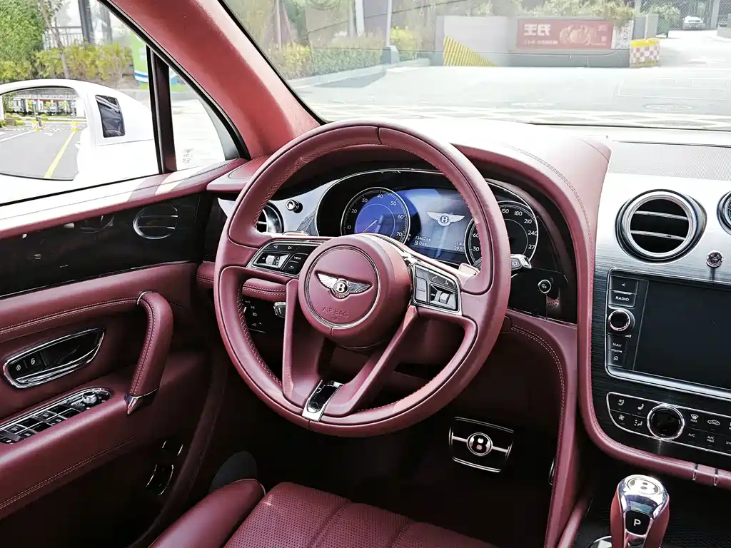 Bentley Bentayga — миниатюра 14