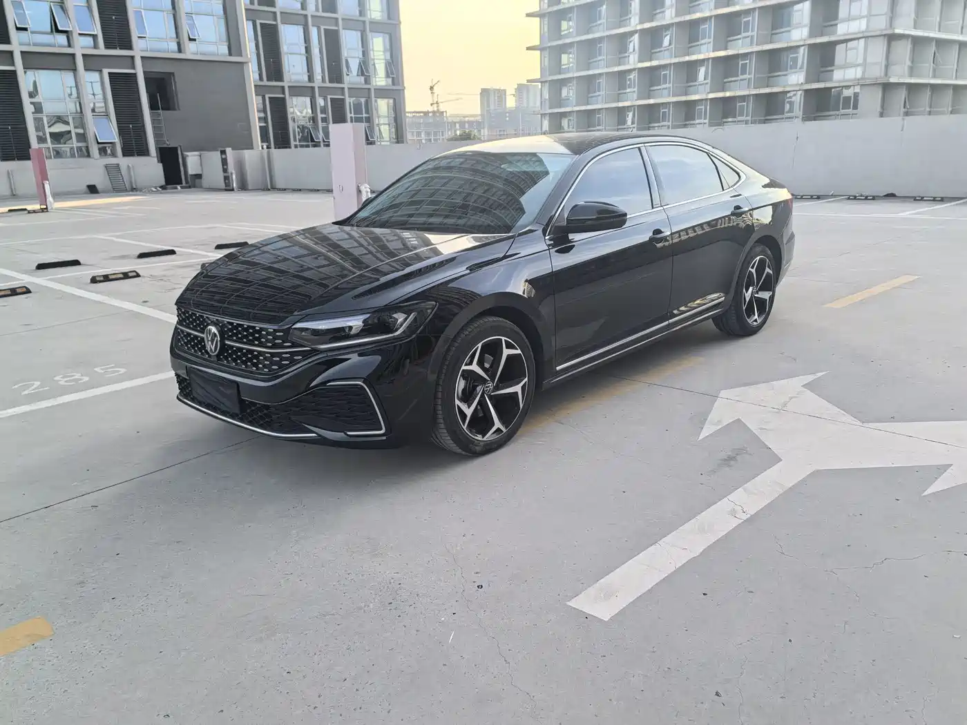 帕萨特 2024款 380TSI 星空龙腾版 2024